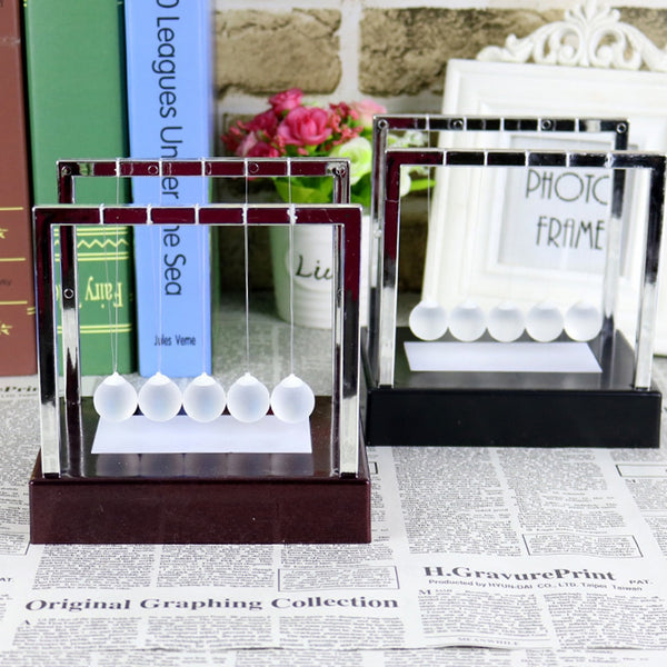 Newton Cradle Projection Lamp